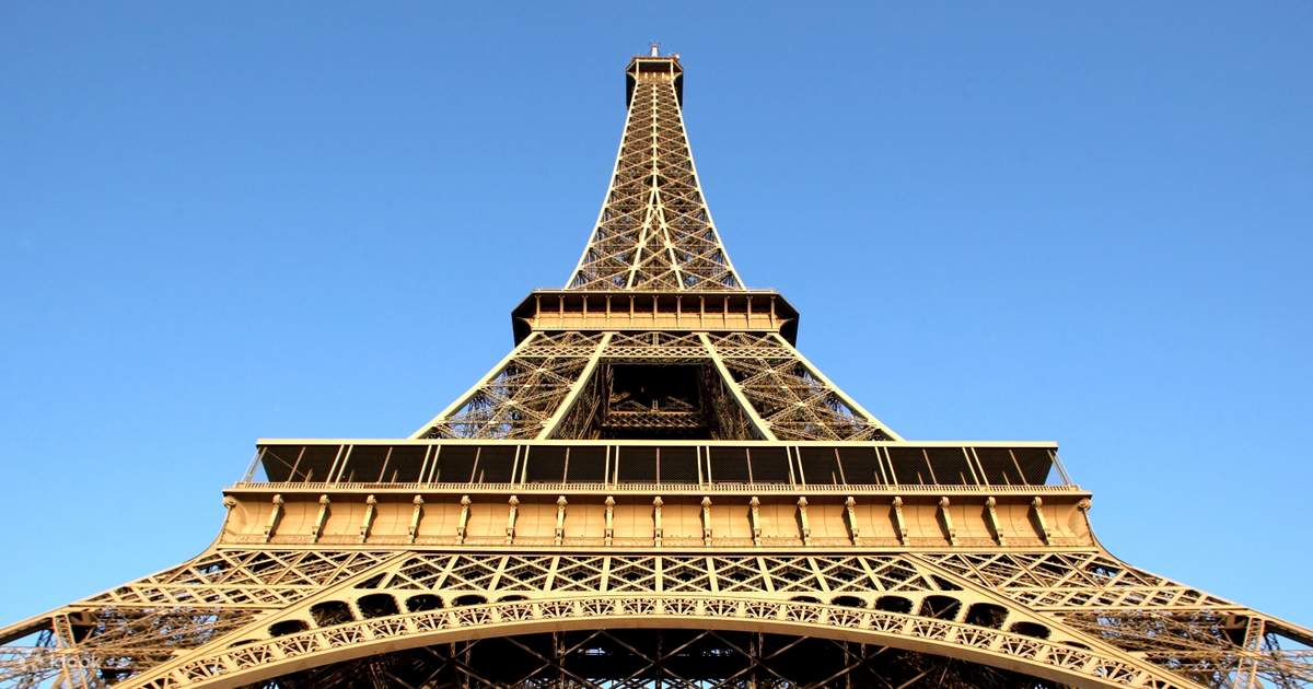 Eiffel Tower and Louvre Museum Day Trip with Seine River Cruise from